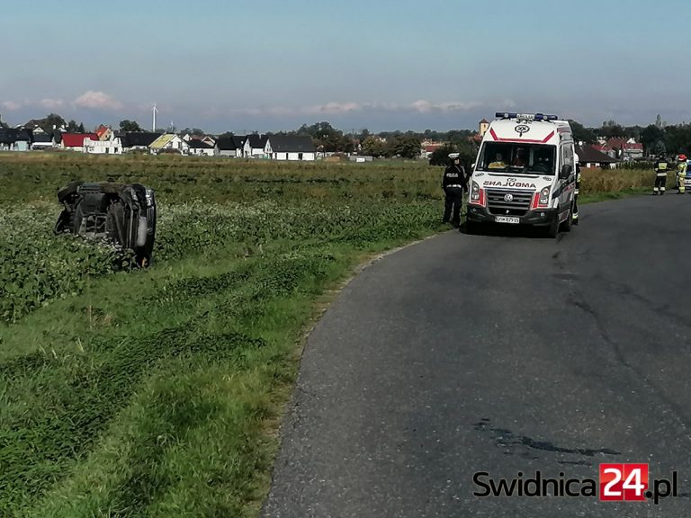 Wypadek między Pszennem a Jagodnikiem. Dwie osoby zabrane do szpitala [FOTO]