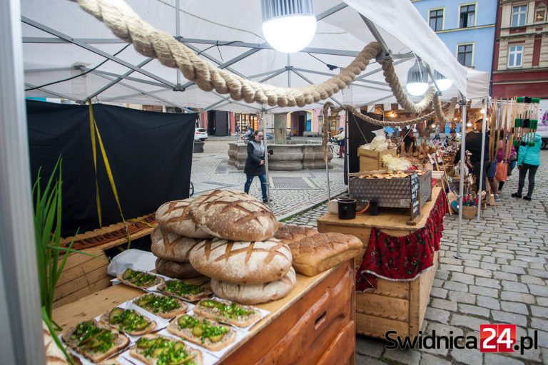 O turystyce przy lokalnych specjałach. Jarmark Wyrobów Tradycyjnych zawita na świdnicki Rynek