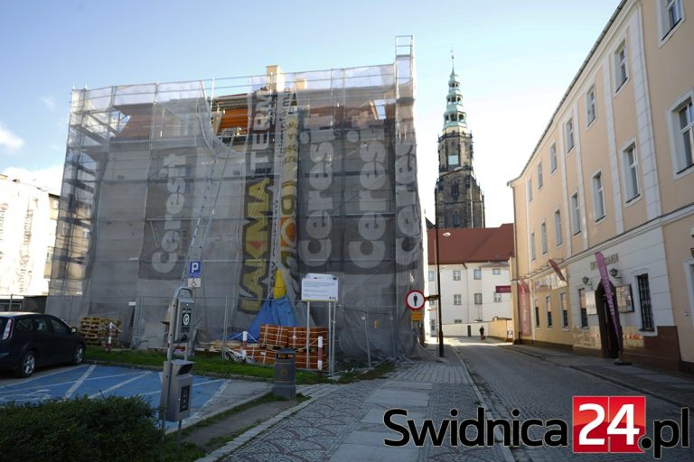 Piece węglowe odłączone, gazowych nie ma. Mieszkańcy Spółdzielczej marzną