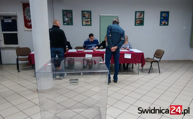 Wybory parlamentarne 2019.  Świdniczanie ruszyli głosować