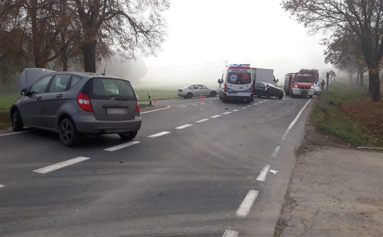 93-letni kierowca prawdopodobnie sprawcą czołówki. Łącznik autostradowy za Żarowem zablokowany [Aktualizacja]