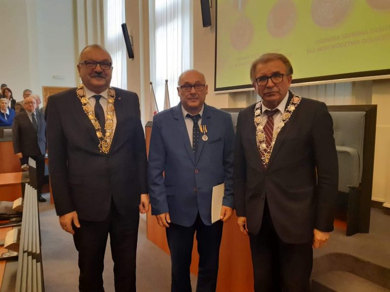 Wieloletni radny odznaczony orderem