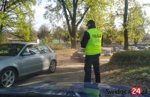 Ruszyła akcja „Znicz 2021”. Na drogach więcej patroli policji, apele o ostrożność