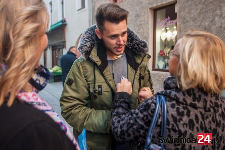 Kampania „Biała wstążka” przeciw przemocy wobec kobiet [FOTO]