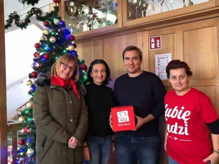 Szlachetna Paczka od świdnickich strażaków. Darczyńcy pomagali także w Strzegomiu