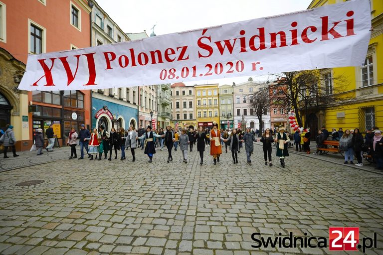 600 maturzystów odtańczyło poloneza [FOTO/VIDEO]