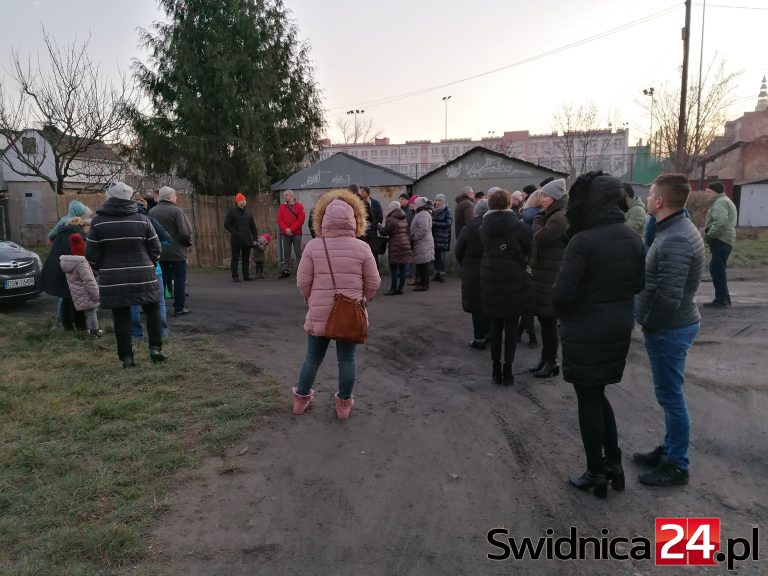 Obok boiska przy ulicy Mieszka I nie powstanie blok. Przynajmniej na razie