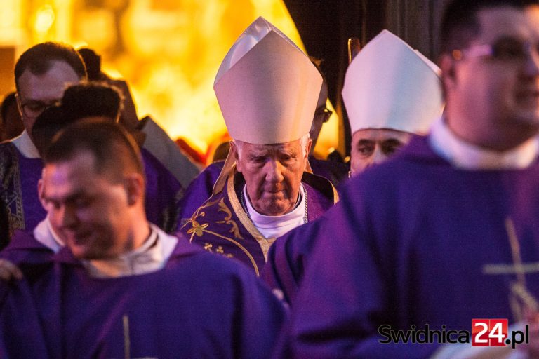 Biskup świdnicki świętując rocznicę ingresu: życie ludzkie jest dziś zagrożone przez koronawirusa, aborcję i eutanazję