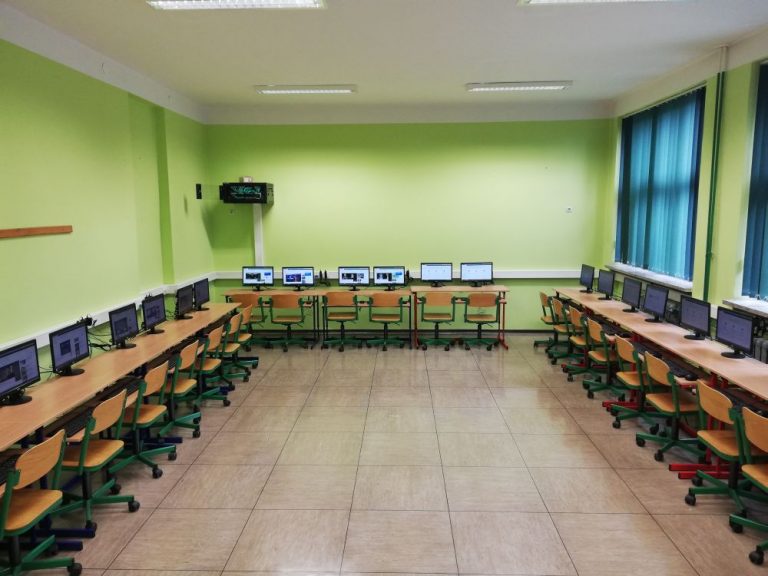 Jakie są zalety pracowni terminalowej?