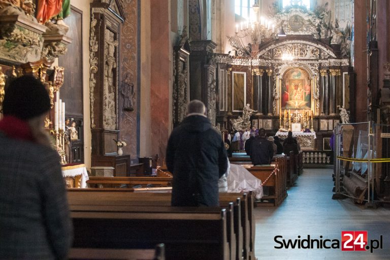 Od niedzieli łagodzenie obostrzeń. Kolejne zmiany za dwa tygodnie