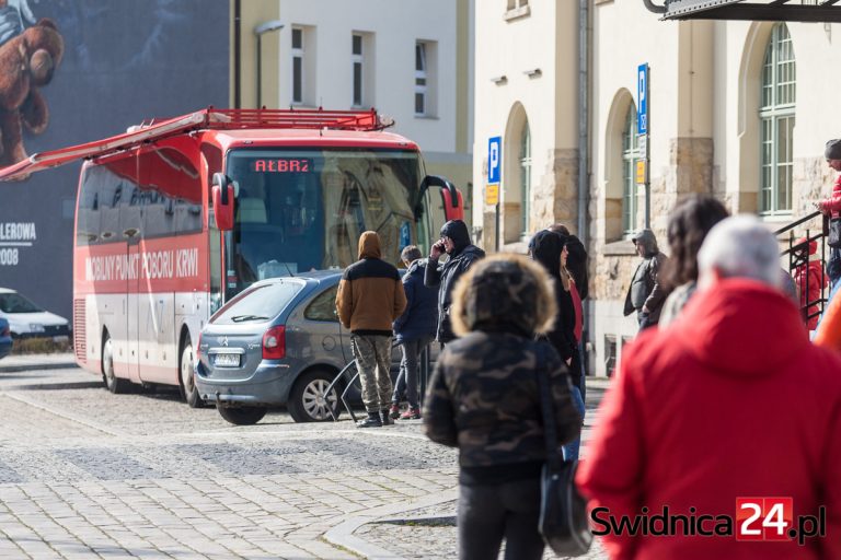 Krwiobus ponownie stanie przed świdnickim dworcem kolejowym