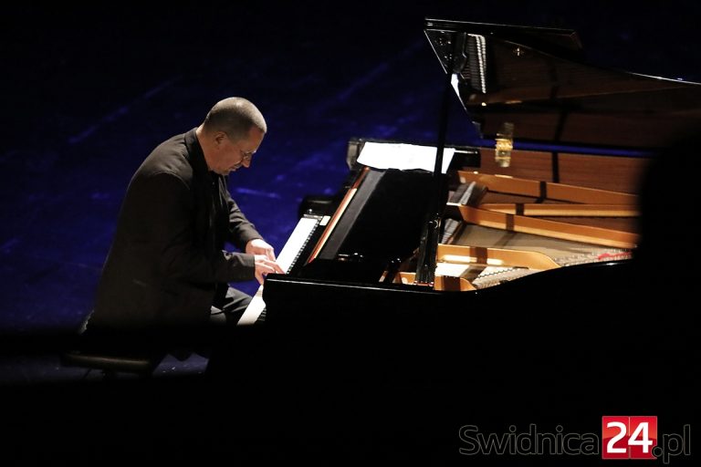 Wirtuoz fortepianu Chris Jarrett zagrał w Świdnicy [FOTO]