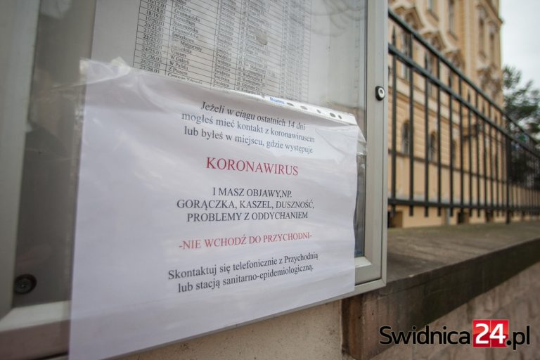 Opieka i zasiłek tylko dla dzieci do 8 roku życia. Co ze starszymi? Będzie szturm na przychodnie zdrowia?
