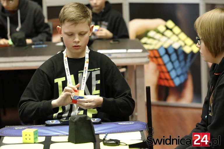 Świdnickie Mistrzostwa w układaniu kostki Rubika stały się faktem! [FOTO/VIDEO]