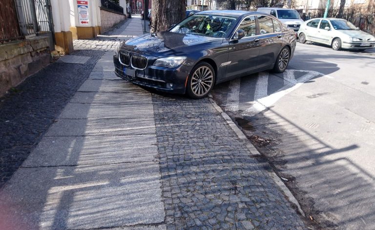 Mistrzowie parkowania [FOTO]