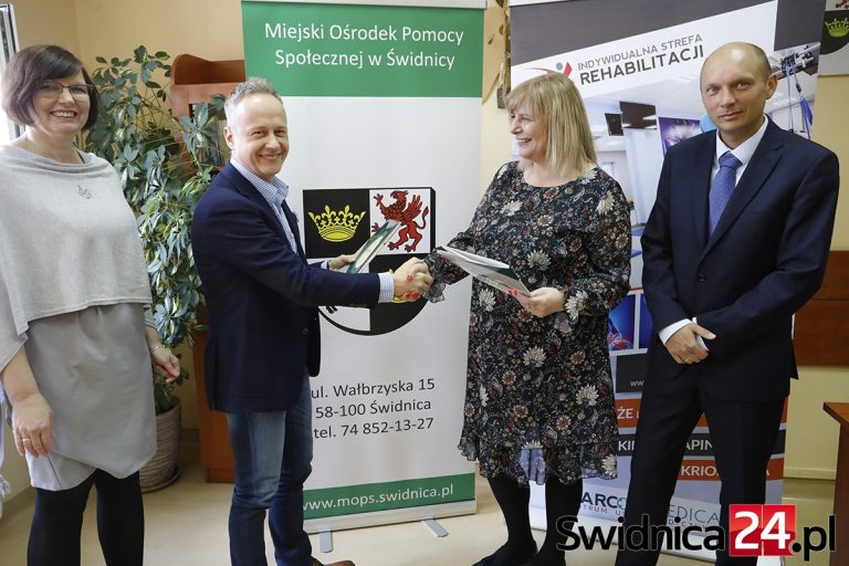Rehabilitacja dla osób z niepełnosprawnością. Firma MARCONI i świdnicki MOPS podpisują porozumienie [FOTO]