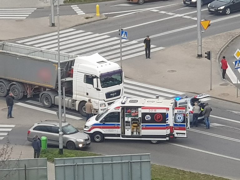 Ciężarówka potrąciła kobietę