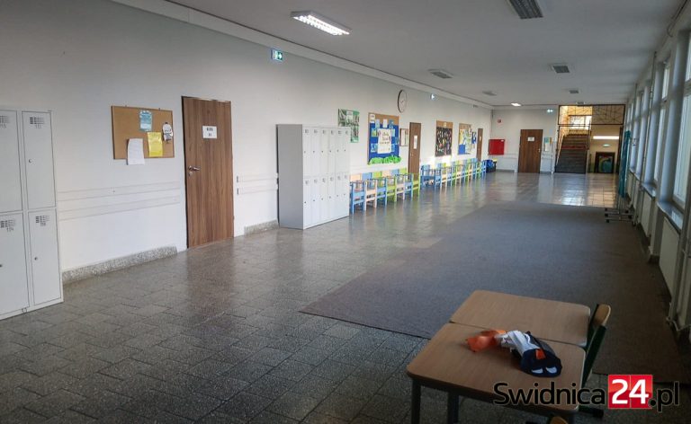 Stan epidemii w Polsce. Szkoły pozostaną zamknięte do Wielkanocy, 30 tys. złotych kary za złamanie kwarantanny