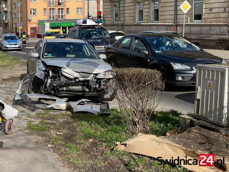 Zderzenie na skrzyżowaniu Wrocławskiej z Wodną [FOTO]