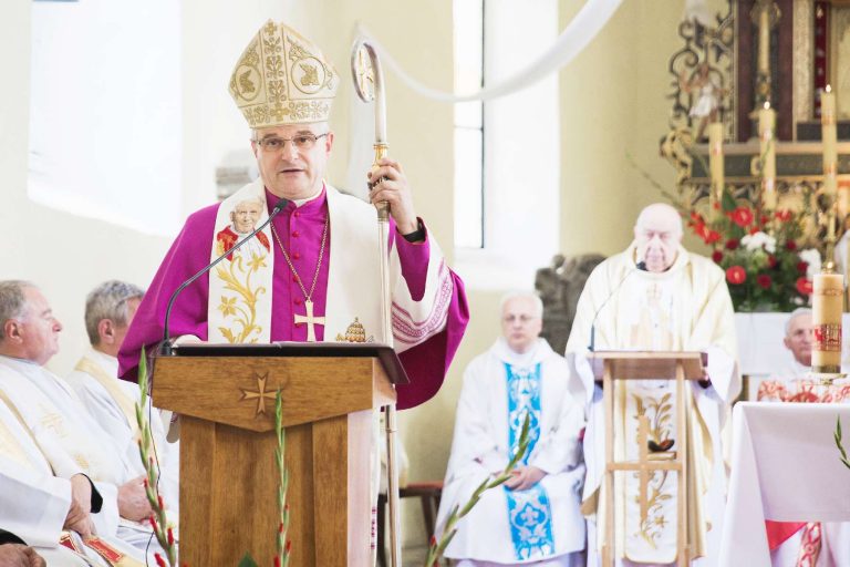 Nowy biskup świdnicki niebawem oficjalnie obejmie urząd i zastąpi Ignacego Deca