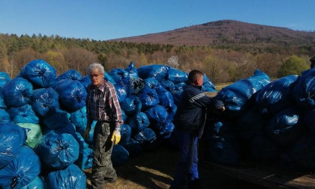 Samotny ekolog wysprzątał kolejne tony śmieci