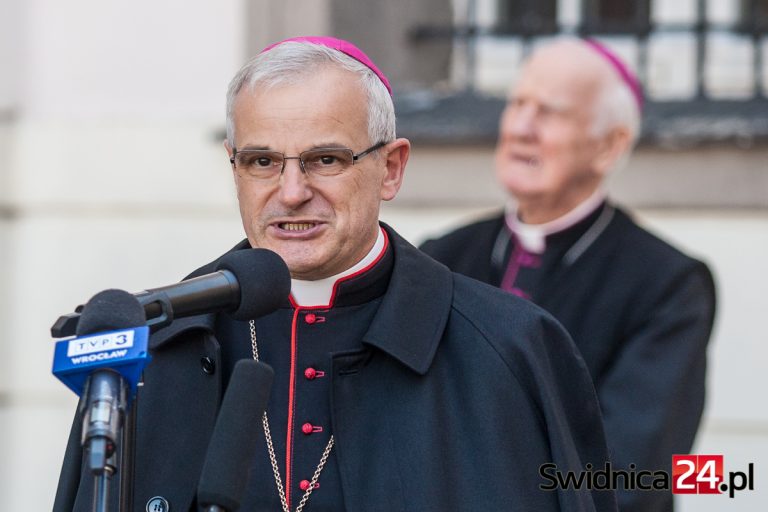 Nowy biskup oficjalnie stanął na czele diecezji świdnickiej [FOTO/VIDEO]