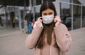 Maseczki ochronne na twarz – teraz to konieczność! Co trzeba wiedzieć?