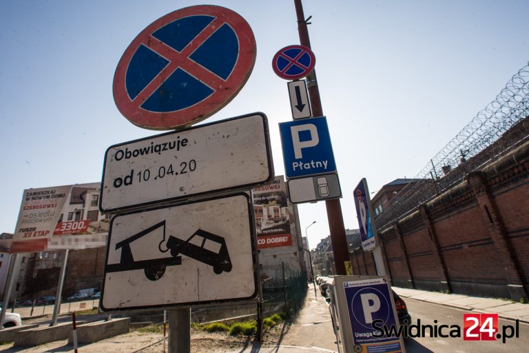 Od piątku zakaz parkowania na Różanej. Trwa odnawianie oznakowania na jezdniach. Gdzie jeszcze będą utrudnienia?