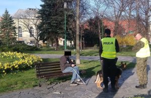 Patrol na placu Grunwaldzkim w Świdnicy. Fot. Dariusz Nowaczyński