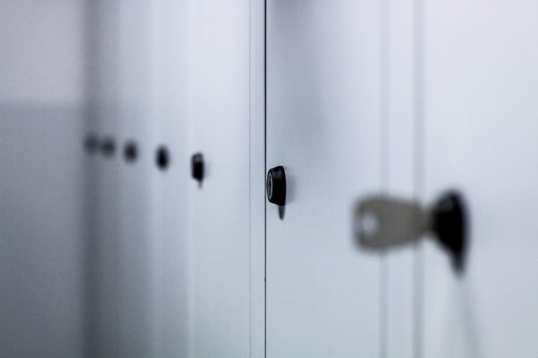 Meble szkolne a wyposażenie szkół, przedszkoli i innych placówek oświatowych