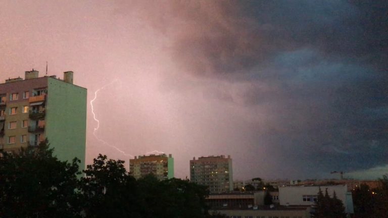Meteorolodzy ostrzegają przed burzami z gradem