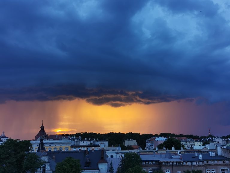 Synoptycy ostrzegają przed burzami z gradem