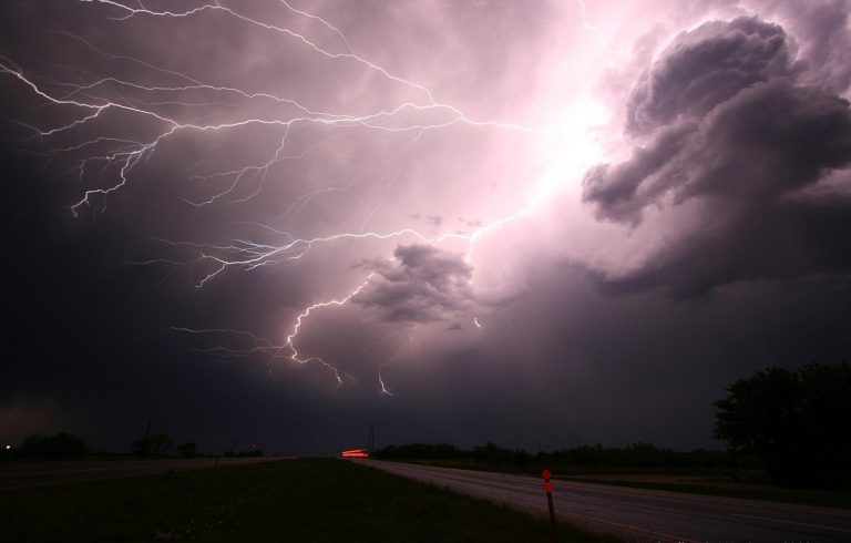 Synoptycy ostrzegają przed burzami. Pogodowy alert II stopnia dla powiatu świdnickiego