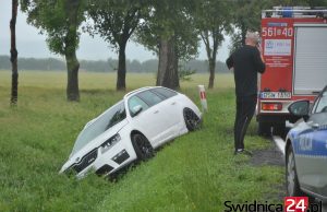 Pogoda nie sprzyja kierowcom. Zdarzenia na drogach powiatu świdnickiego