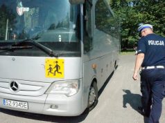 Sezon wycieczek szkolnych w pełni. Świdnicka policja uruchomi stały punkt kontroli autokarów