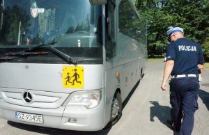 Sezon wycieczek szkolnych w pełni. Świdnicka policja uruchomi stały punkt kontroli autokarów