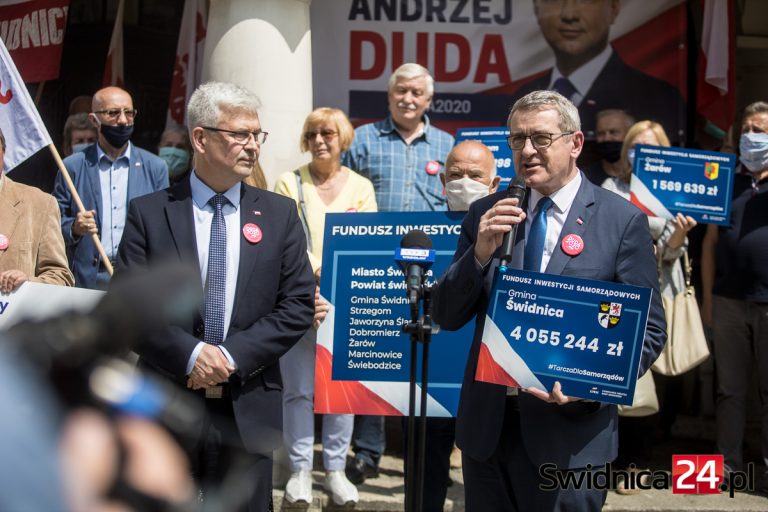 O tarczy antykryzysowej dla samorządów i z wiecem poparcia dla Andrzej Dudy. Ministrowie w Świdnicy [FOTO]