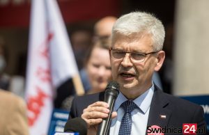 Budowa pomnika księcia Bolka II „wpisuje się w antypolską akcję utrwalania kłamstwa smoleńskiego”? Jest odpowiedź na słowa wiceministra