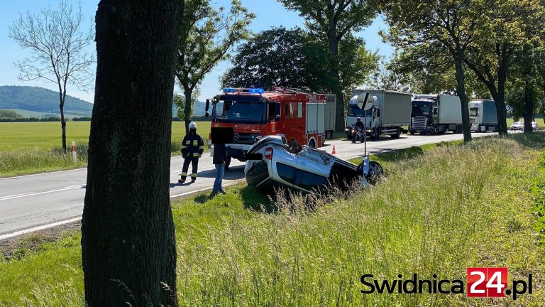 Wypadek na 35-tce na wylocie ze Świdnicy do Wałbrzycha [Aktualizacja]