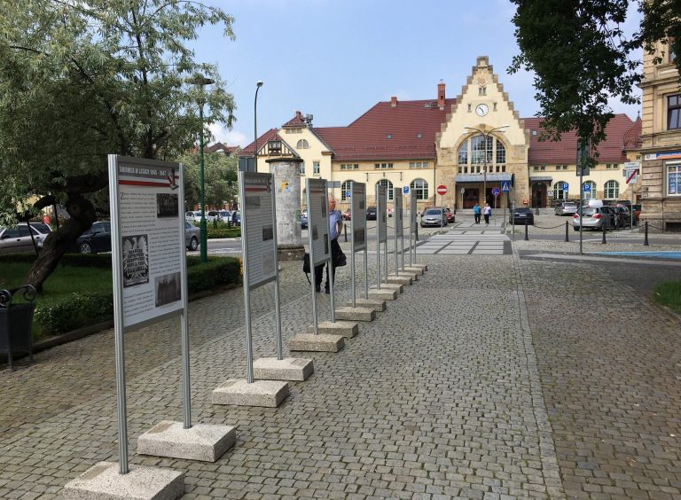 „Świdnica w latach 1945-1947”. Wystawa stanęła na pl. Grunwaldzkim