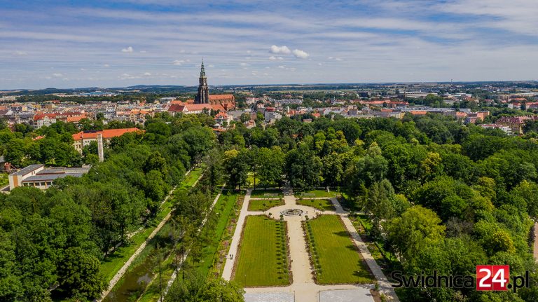 Zielona strona Świdnicy. Jak przez lata zmieniał się Park Centralny?