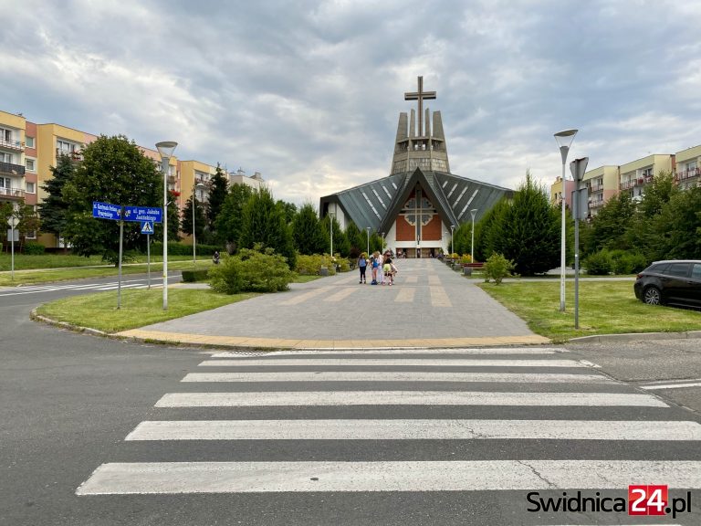 „Kwietna rzeka” bez kwiatów. Radny interweniuje w sprawie promenady na Osiedlu Młodych [FOTO]