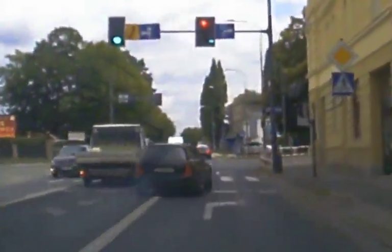 Cztery wykroczenia w sekundę. „Drogowy as” mógłby dostać 1000 złotych mandatu [VIDEO]