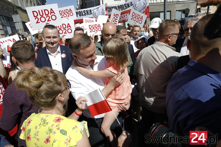 Andrzej Duda odwiedził region: zapowiedź budowy S5 i wprowadzenia zakazu adopcji dzieci przez pary homoseksualne. W tle gwizdy i okrzyki „będziesz siedział!” [FOTO/VIDEO]