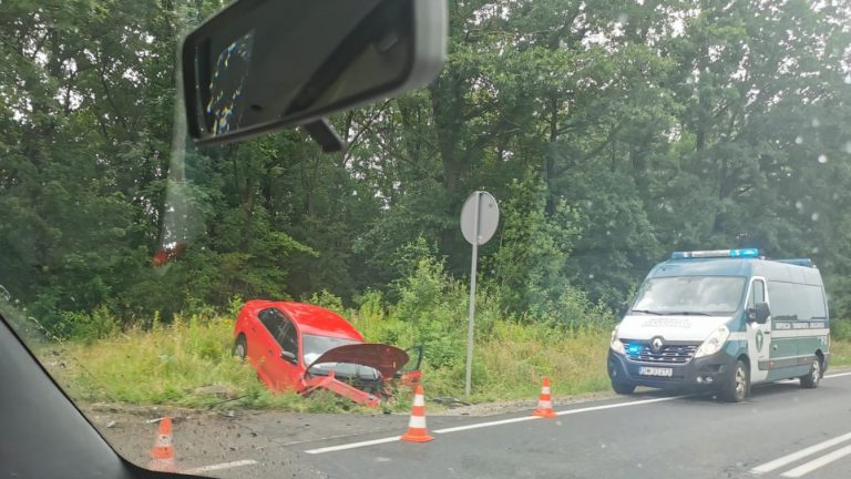 Uderzył w betonowy przepust [FOTO]