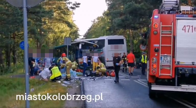 Wypadek świdnickiego autokaru w Dźwirzynie. Rannych kilkanaście osób