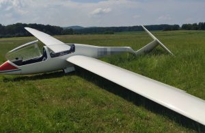 Rozbity szybowiec i wypadek spadochroniarza na lądowisku w Świebodzicach. Lotnicza komisja wydała raporty