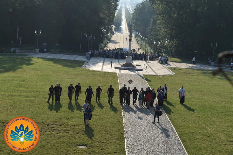 Świdniccy pielgrzymi dotarli na Jasną Górę. Na trasie spotkali się z wyzwiskami i „pukaniem w czoło”