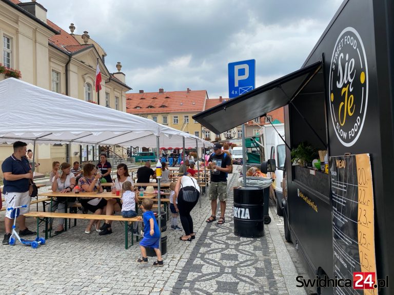 Festiwal food trucków w Świebodzicach rozpoczęty! [FOTO]