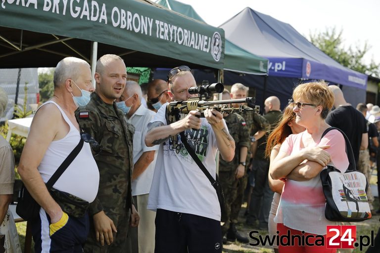 Wojskowy piknik z okazji Święta Wojska Polskiego i 100. rocznicy bitwy warszawskiej przyciągnął tłumy [FOTO/VIDEO]